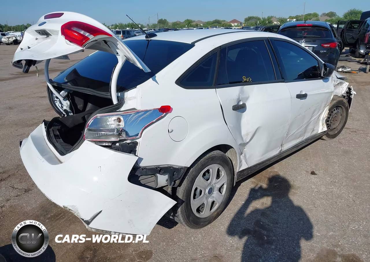 2017 Ford Focus S VIN:1FADP3E22HL229580 - 4