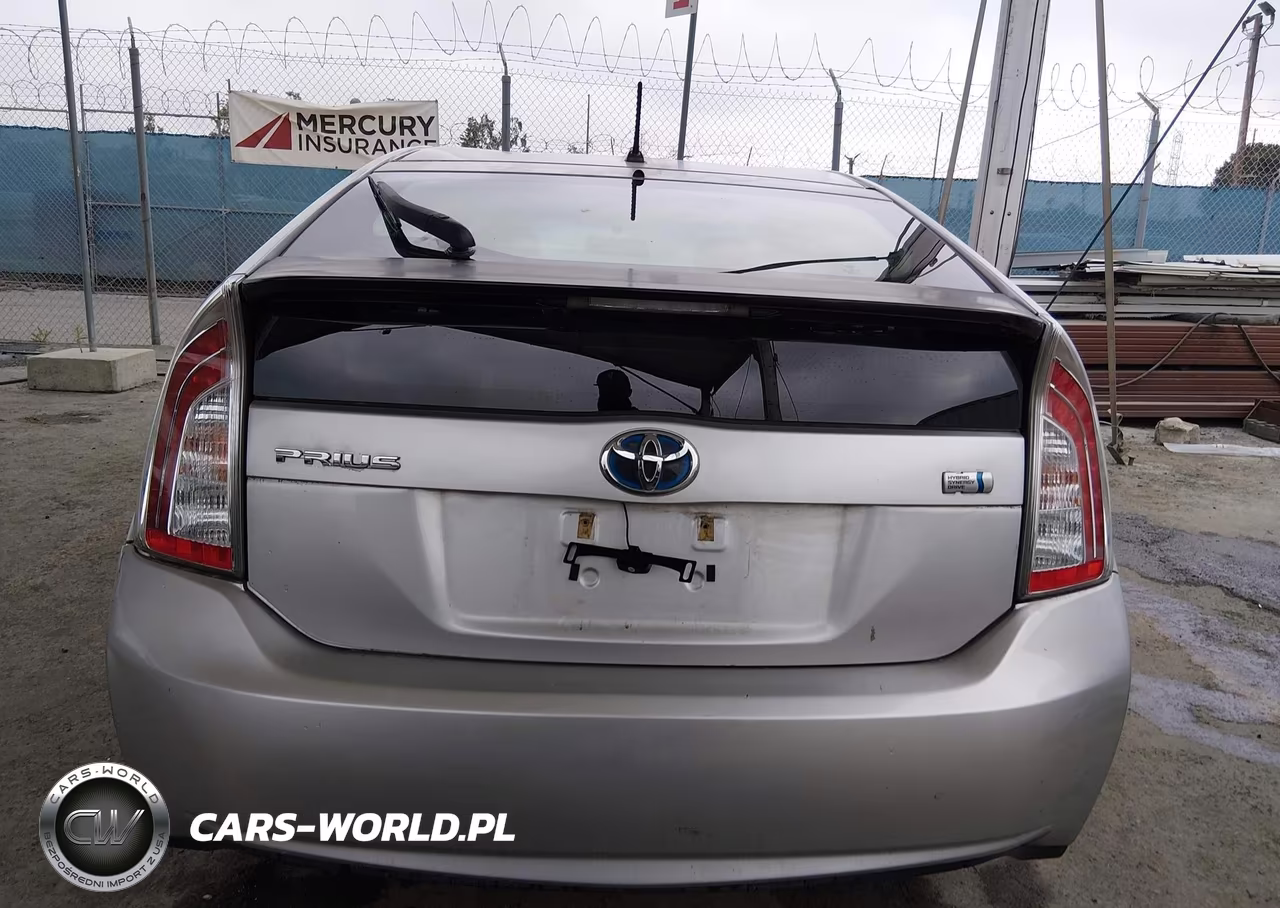 2013 Toyota Prius Two VIN:JTDKN3DU8D5565596 - 16