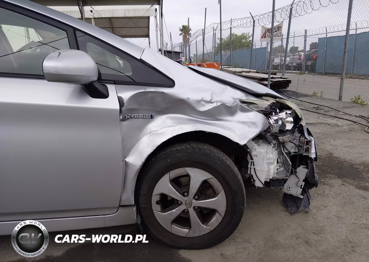 2013 Toyota Prius Two VIN:JTDKN3DU8D5565596 - 17