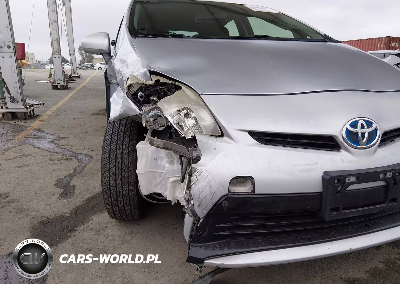 2013 Toyota Prius Two VIN:JTDKN3DU8D5565596 - 18