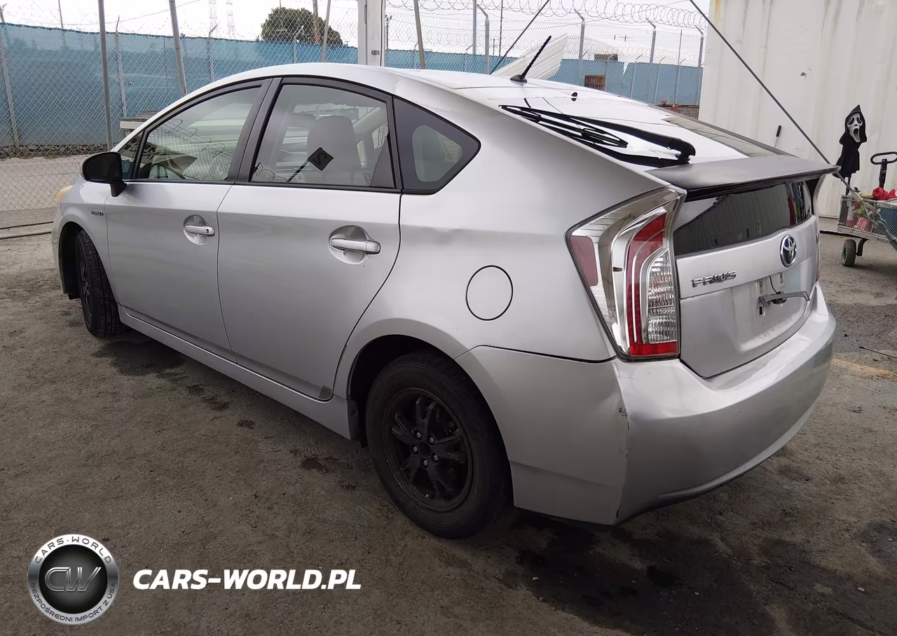 2013 Toyota Prius Two VIN:JTDKN3DU8D5565596 - 3
