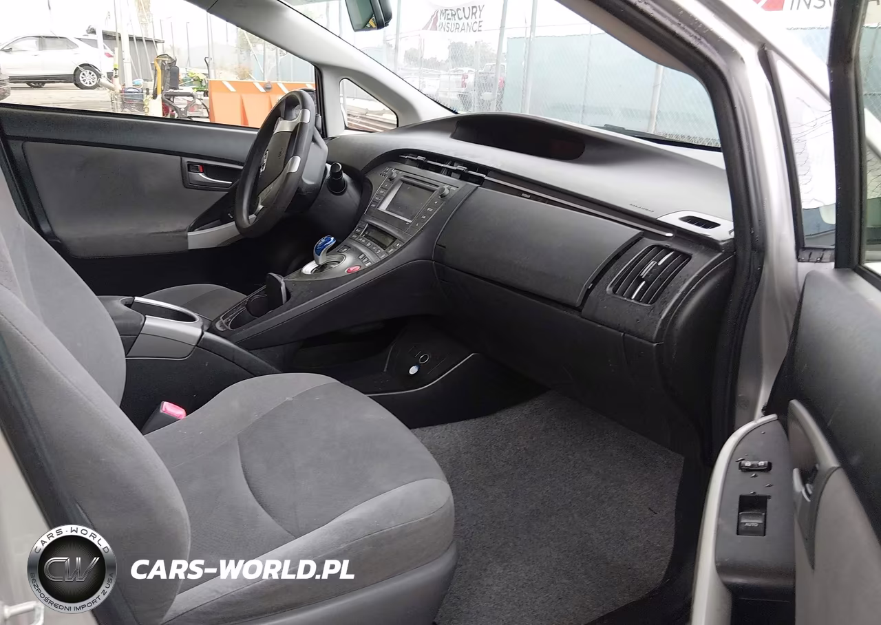 2013 Toyota Prius Two VIN:JTDKN3DU8D5565596 - 5