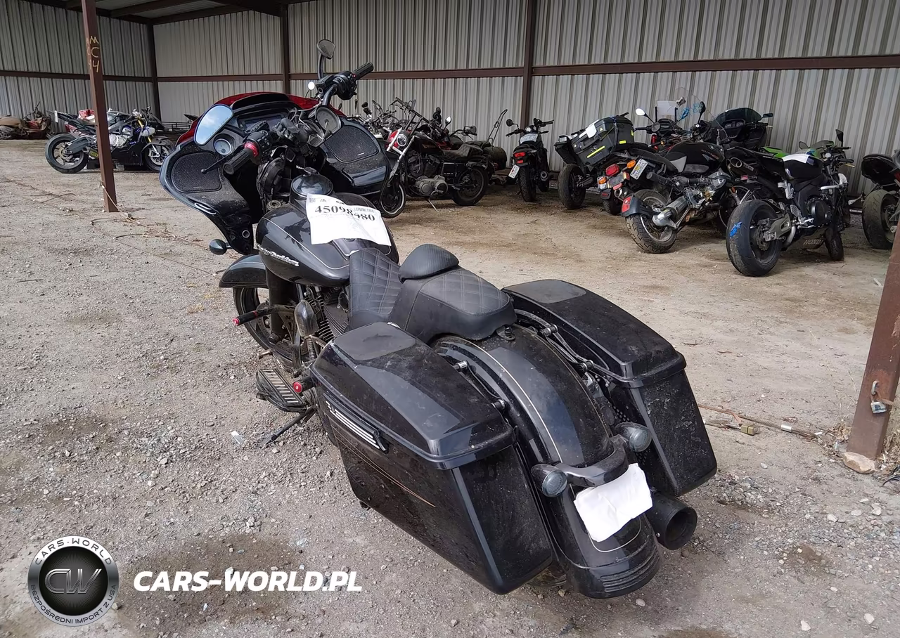 2016 Harley-Davidson Fltrxs Road Glide Special VIN:1HD1KTM37GB641860 - 3