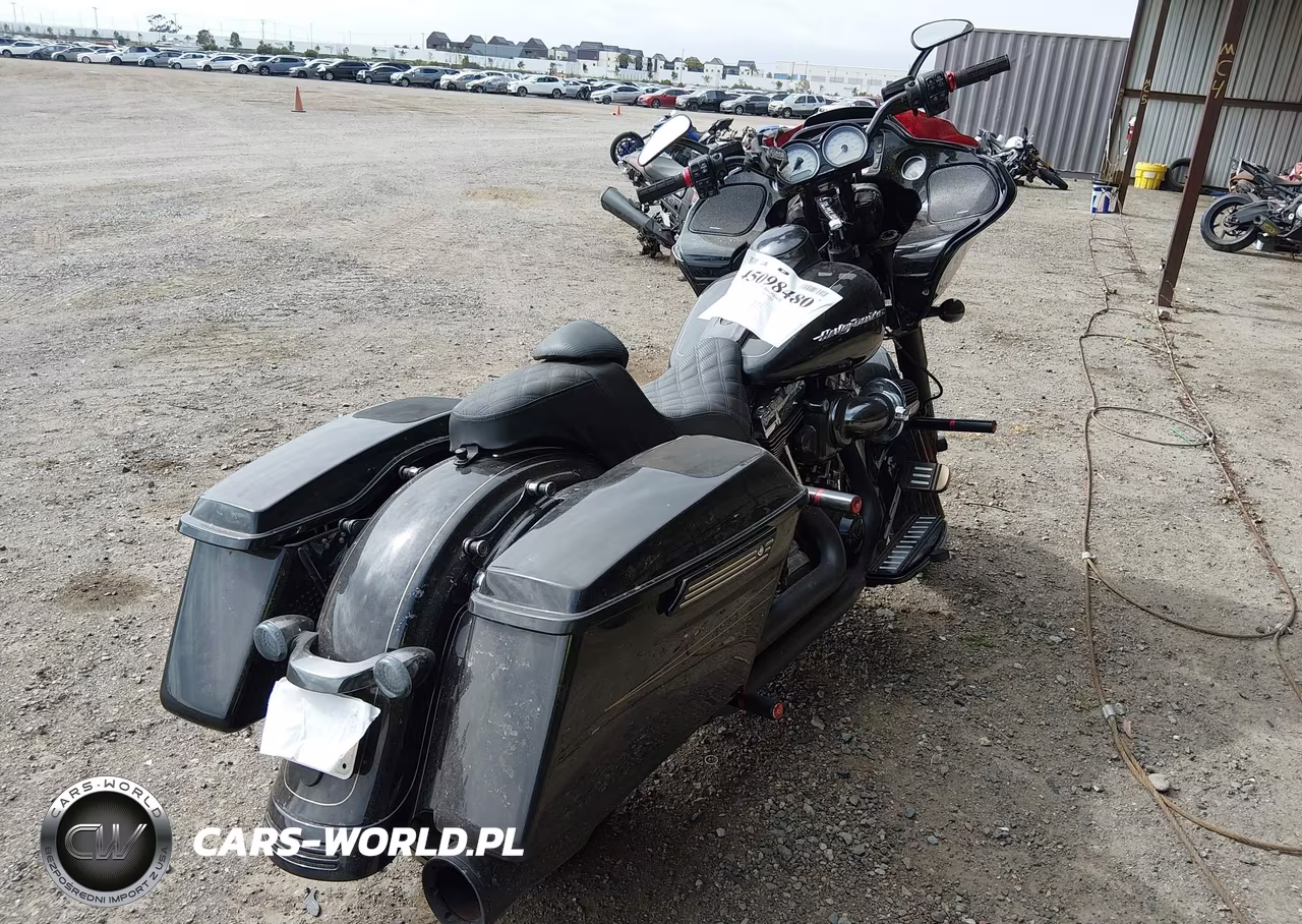 2016 Harley-Davidson Fltrxs Road Glide Special VIN:1HD1KTM37GB641860 - 4
