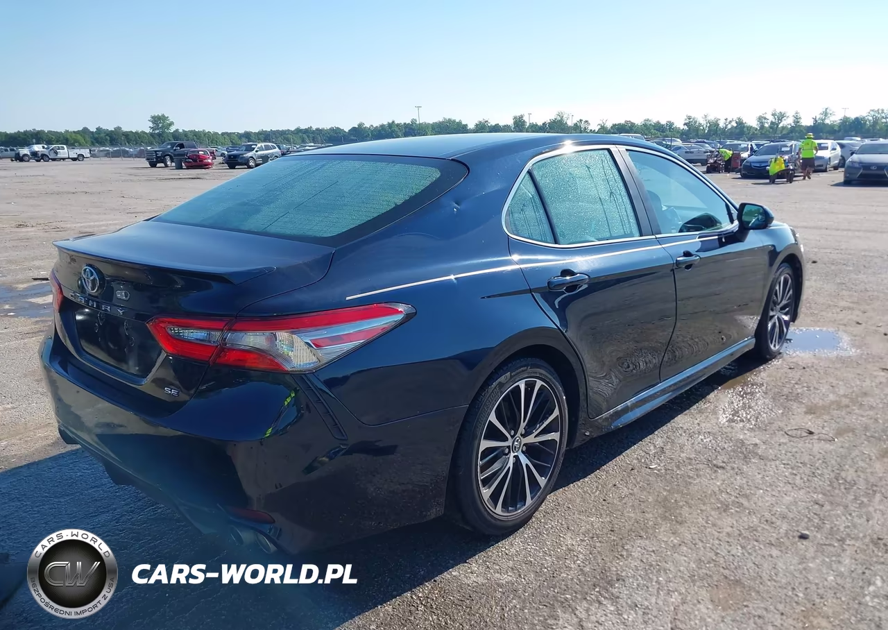 2018 Toyota Camry Se VIN:4T1B11HK0JU575013 - 4