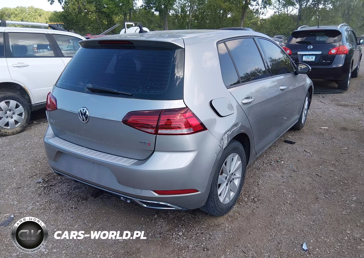 2018 Volkswagen Golf VIN:3VWG17AU2JM255475 - 4