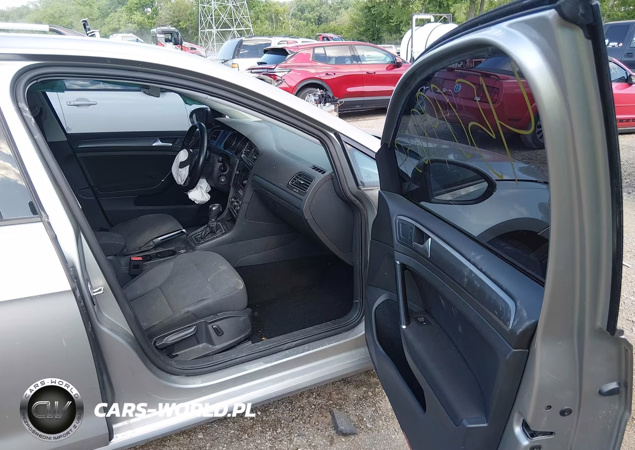 2018 Volkswagen Golf VIN:3VWG17AU2JM255475 - 5