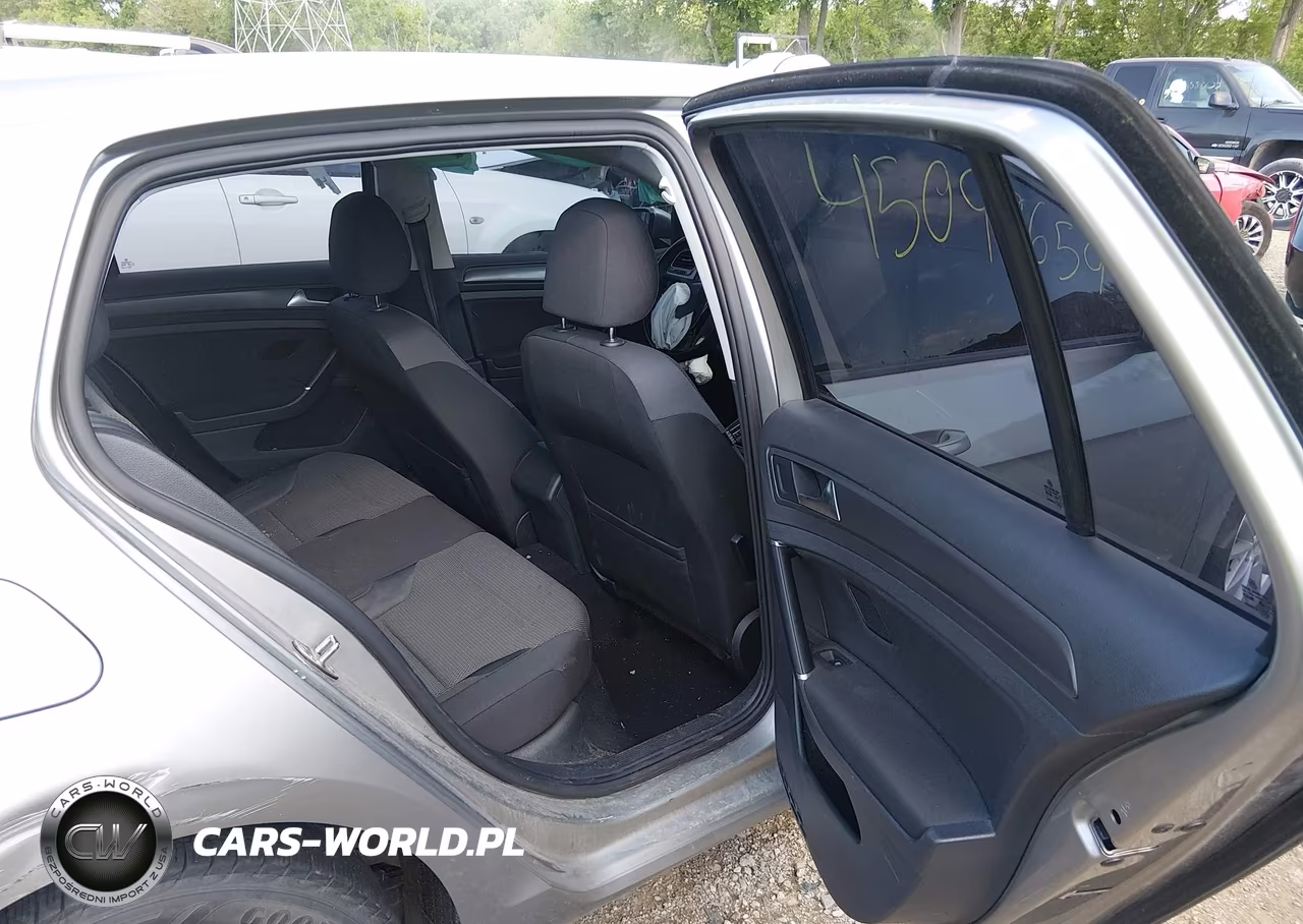 2018 Volkswagen Golf VIN:3VWG17AU2JM255475 - 8