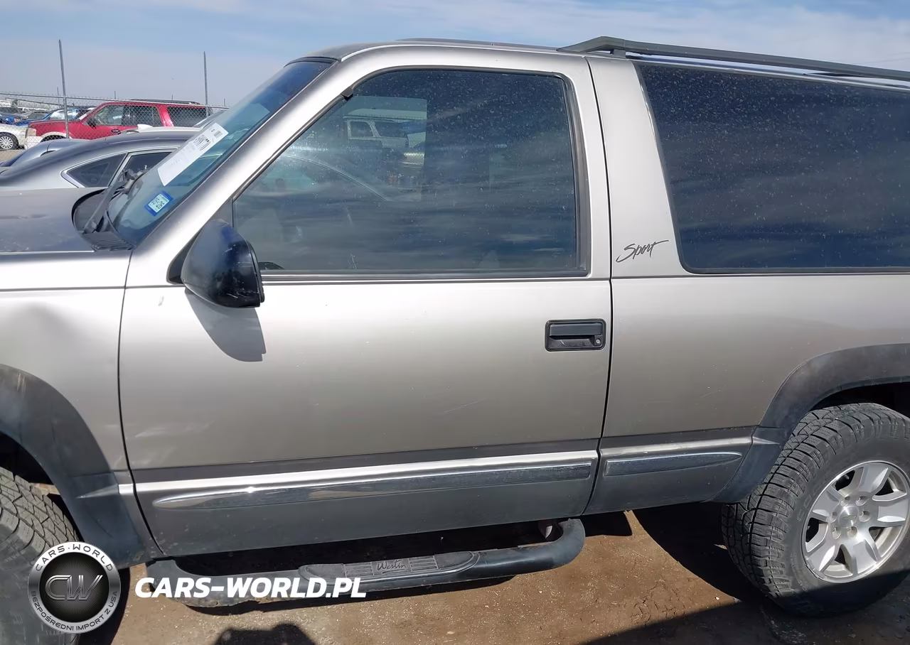 1999 Chevrolet Tahoe VIN:3GNEK18R8XG207211 - 14