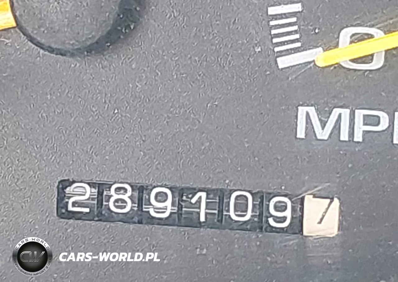 1999 Chevrolet Tahoe VIN:3GNEK18R8XG207211 - 15