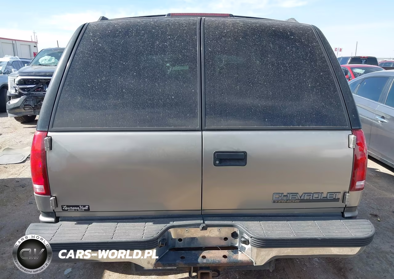 1999 Chevrolet Tahoe VIN:3GNEK18R8XG207211 - 16