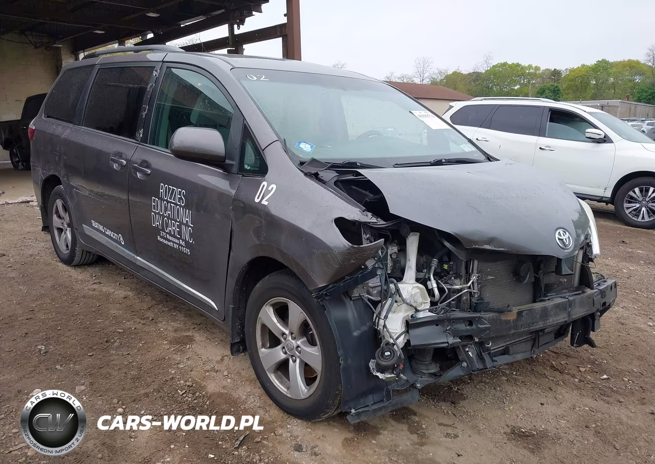 2017 Toyota Sienna Le 8 Passenger