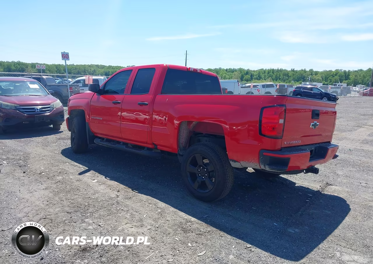 2018 Chevrolet Silverado 1500 Custom VIN:1GCVKPEC7JZ320571 - 3