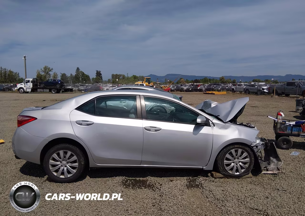 2018 Toyota Corolla Le VIN:2T1BURHE3JC041425 - 14