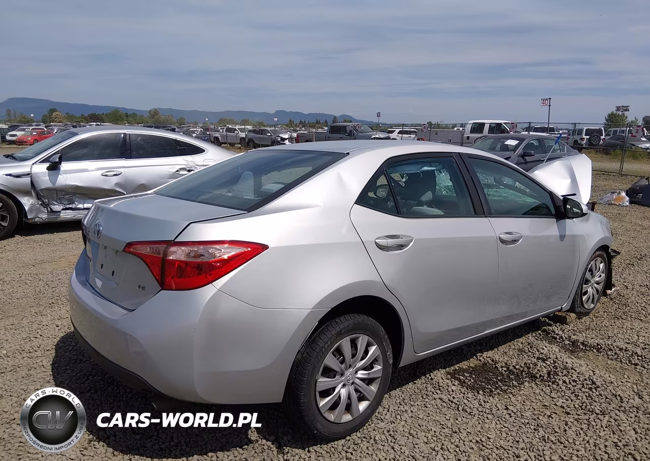 2018 Toyota Corolla Le VIN:2T1BURHE3JC041425 - 4