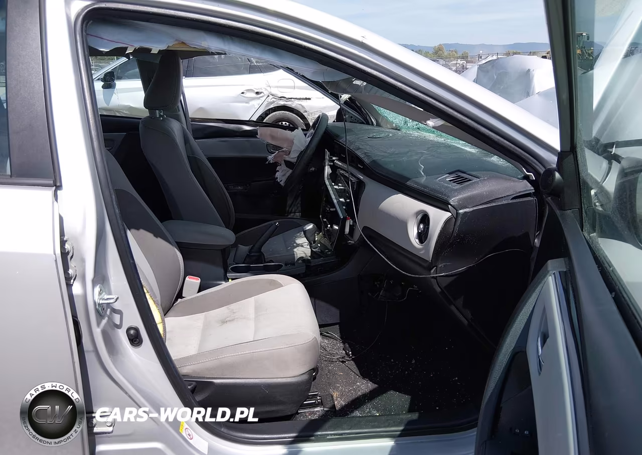 2018 Toyota Corolla Le VIN:2T1BURHE3JC041425 - 5