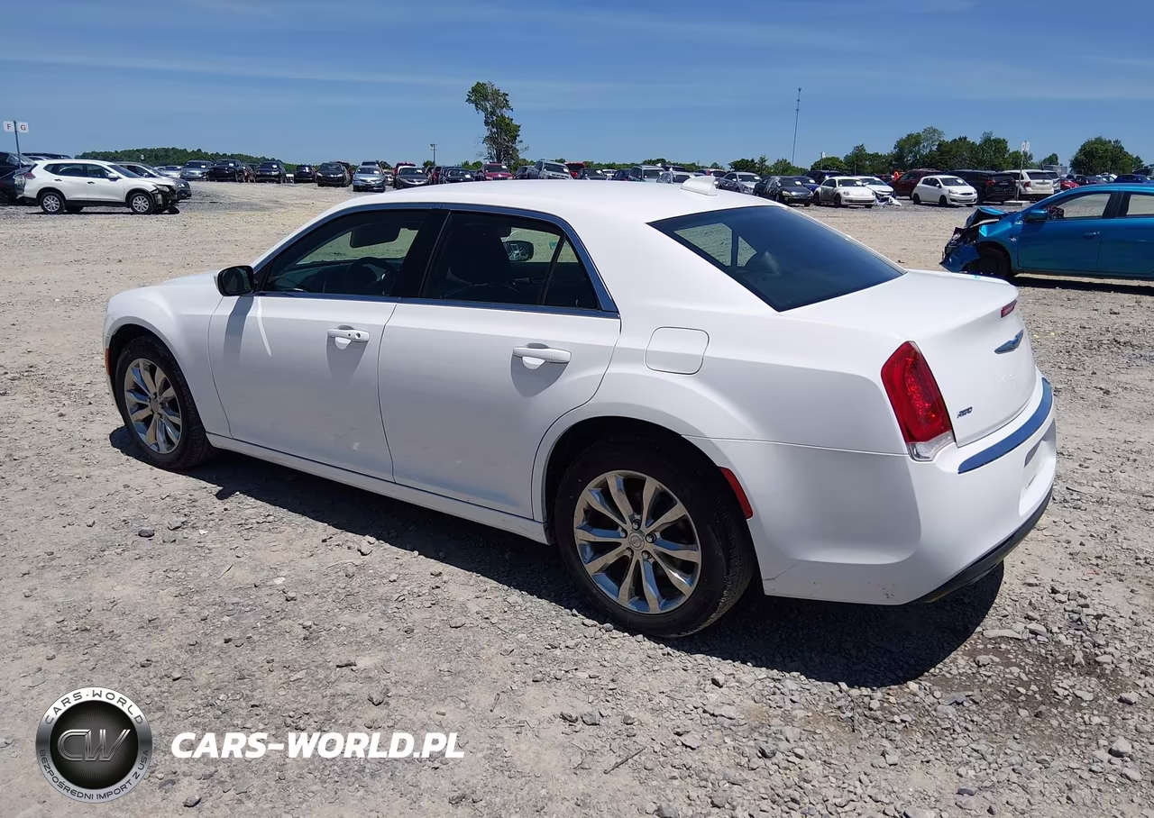 2019 Chrysler 300 Touring L Awd VIN:2C3CCARG6KH578262 - 3