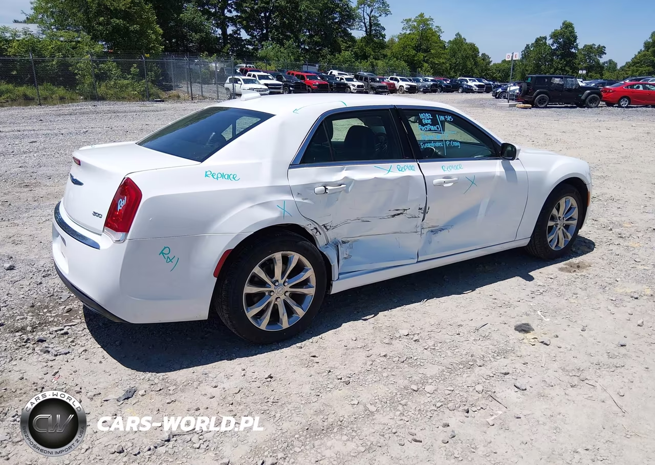 2019 Chrysler 300 Touring L Awd VIN:2C3CCARG6KH578262 - 4