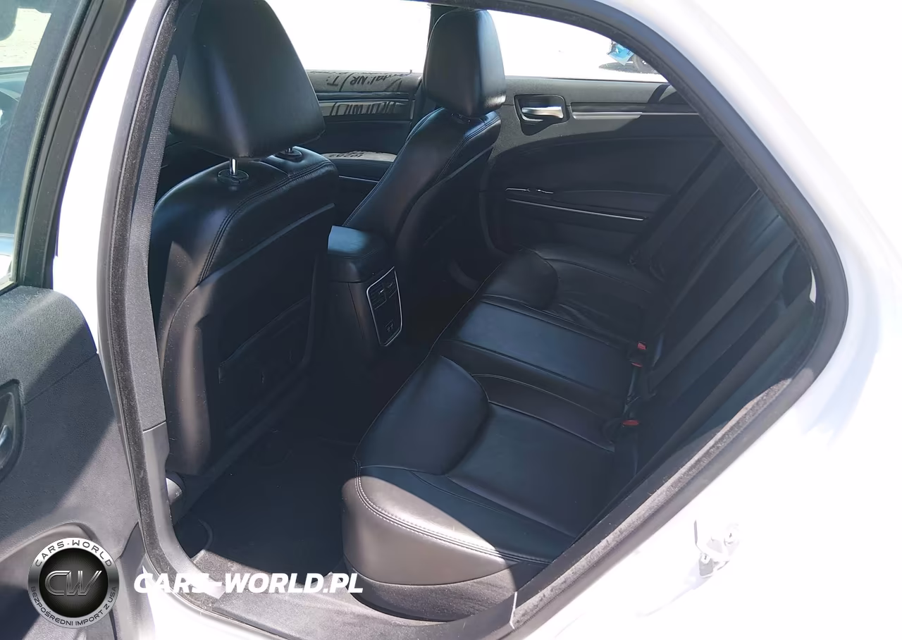 2019 Chrysler 300 Touring L Awd VIN:2C3CCARG6KH578262 - 8