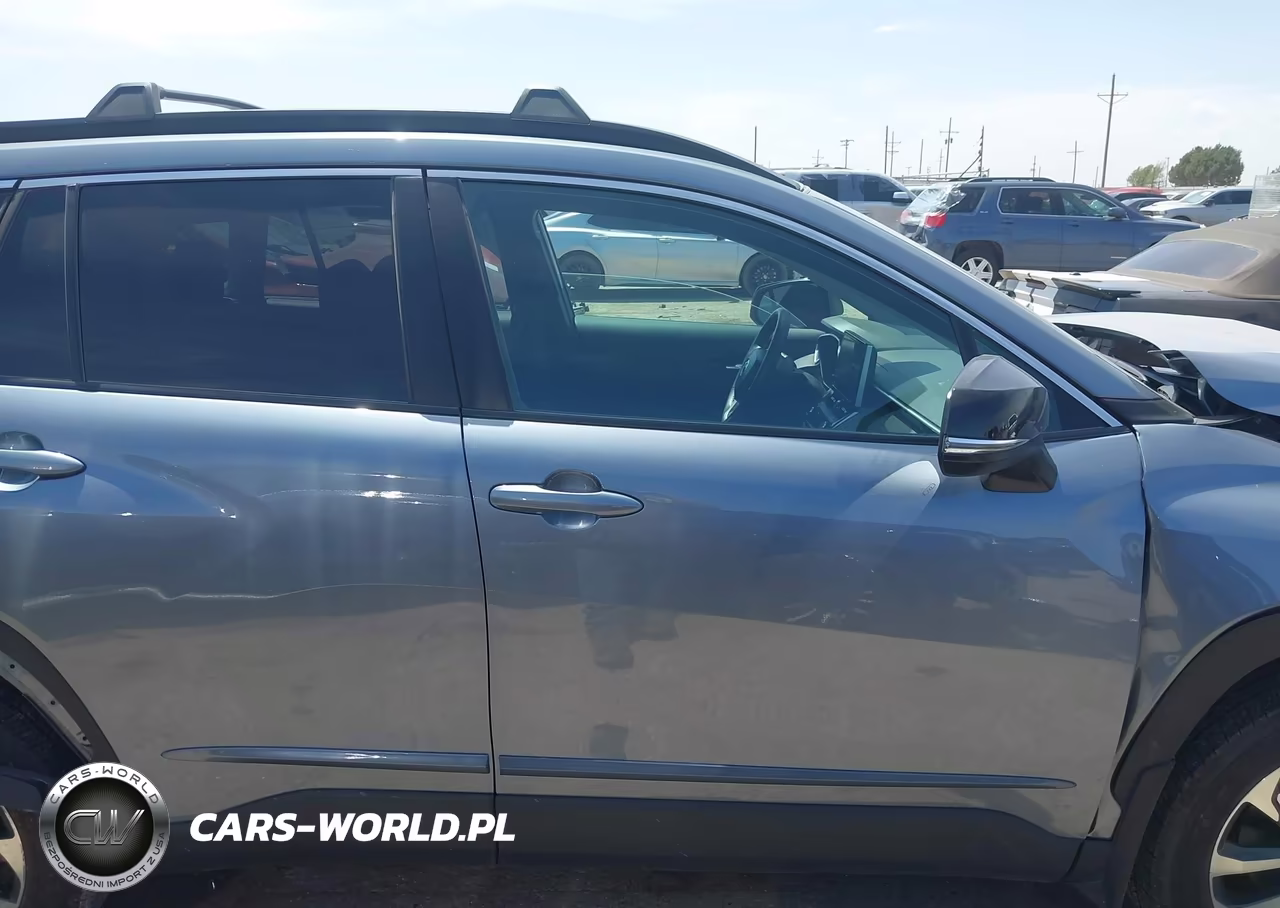 2025 Toyota Corolla Cross Xle VIN:7MUDAAAG4SV146844 - 13