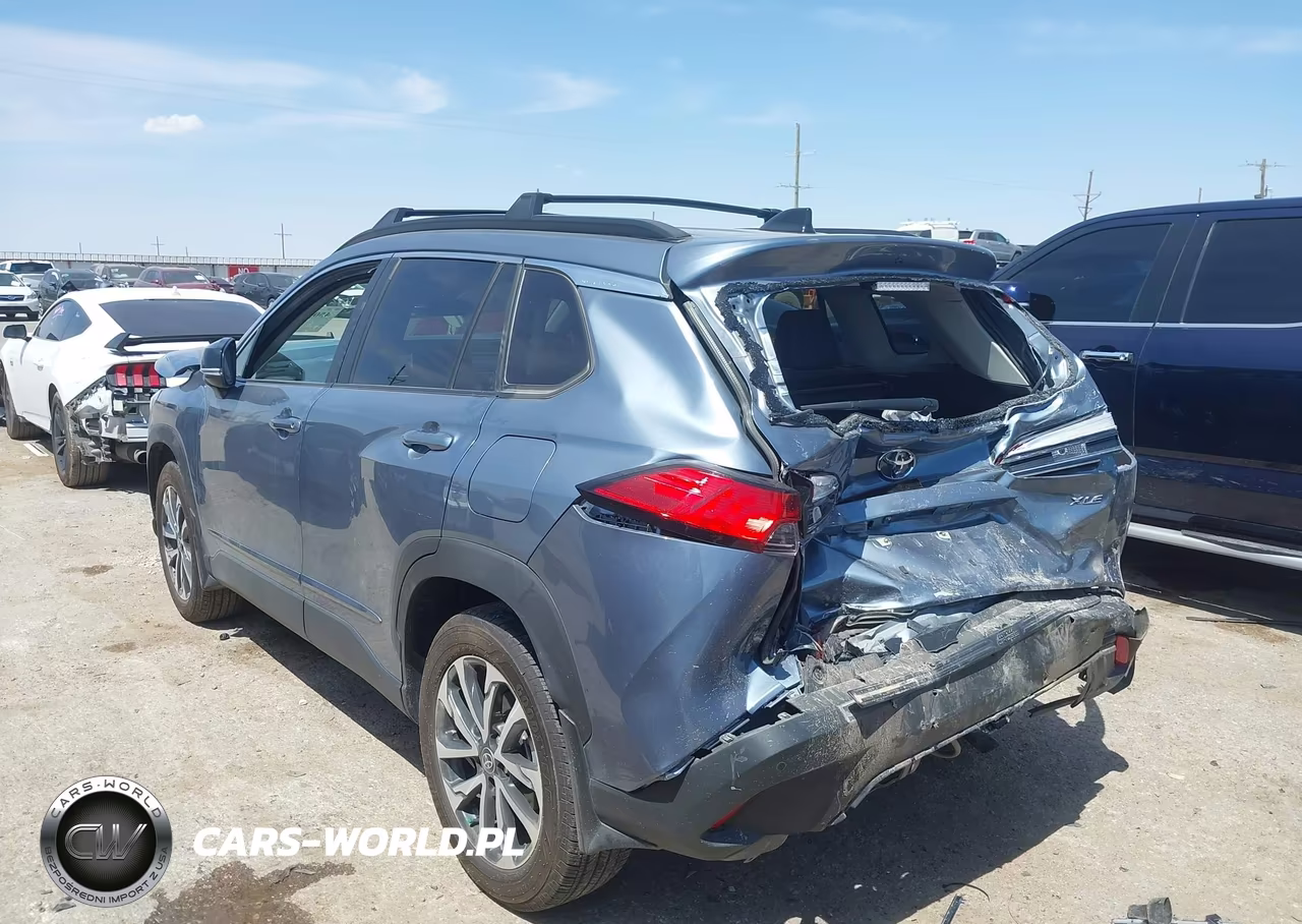 2025 Toyota Corolla Cross Xle VIN:7MUDAAAG4SV146844 - 3