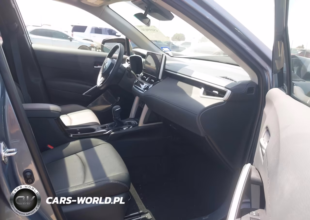 2025 Toyota Corolla Cross Xle VIN:7MUDAAAG4SV146844 - 5