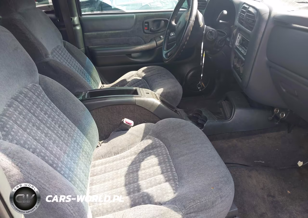 1999 Chevrolet Blazer Ls VIN:1GNCT18W7XK160353 - 8