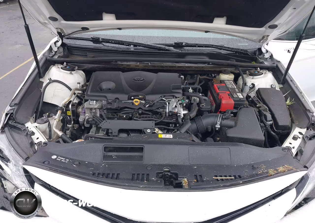 2018 Toyota Camry Le VIN:4T1B11HK0JU630107 - 10