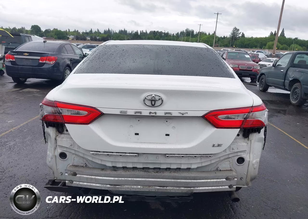 2018 Toyota Camry Le VIN:4T1B11HK0JU630107 - 17