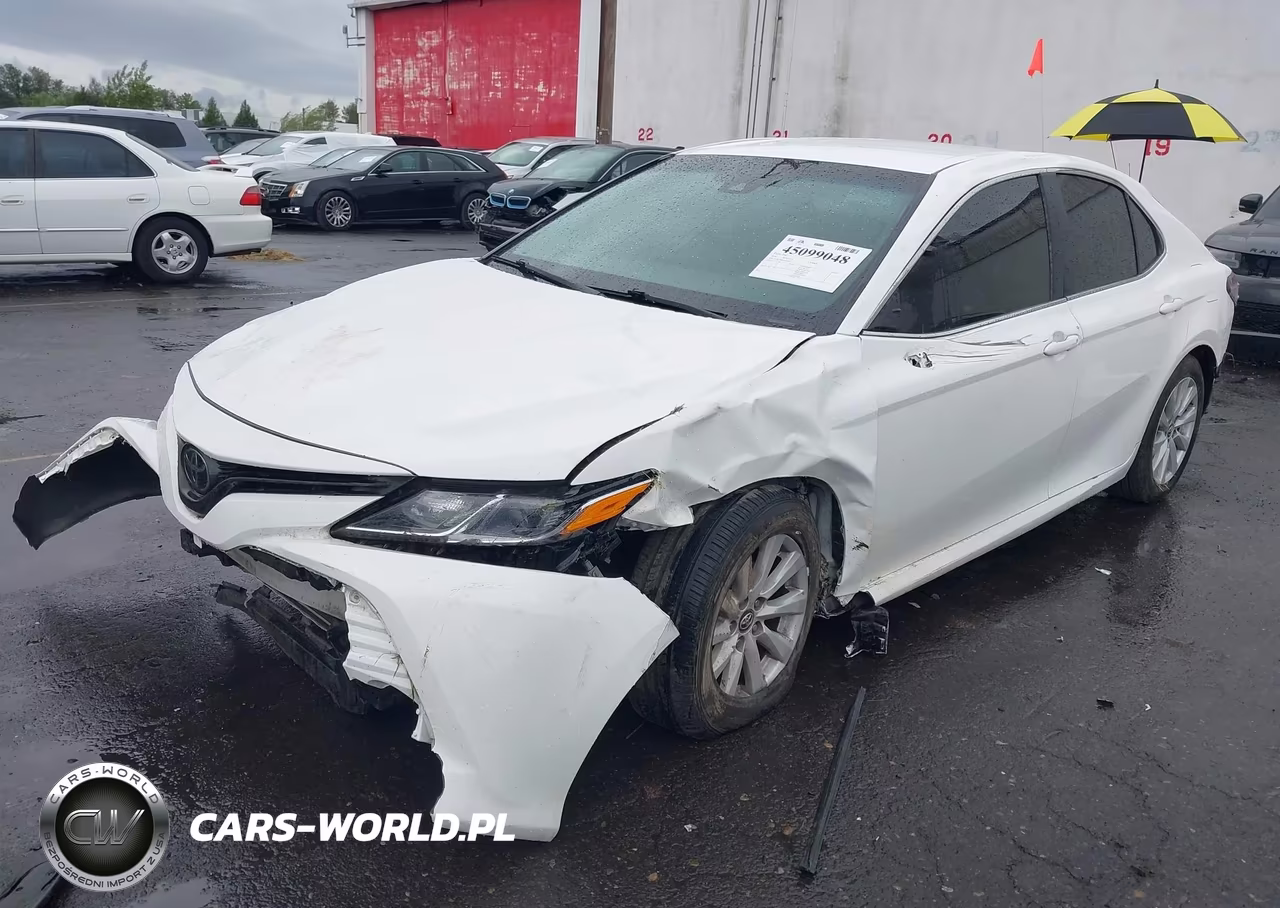 2018 Toyota Camry Le VIN:4T1B11HK0JU630107 - 2