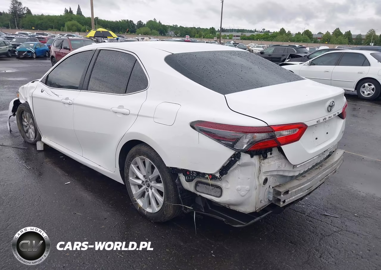 2018 Toyota Camry Le VIN:4T1B11HK0JU630107 - 3