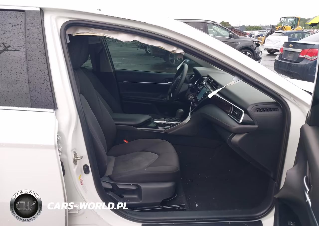 2018 Toyota Camry Le VIN:4T1B11HK0JU630107 - 5