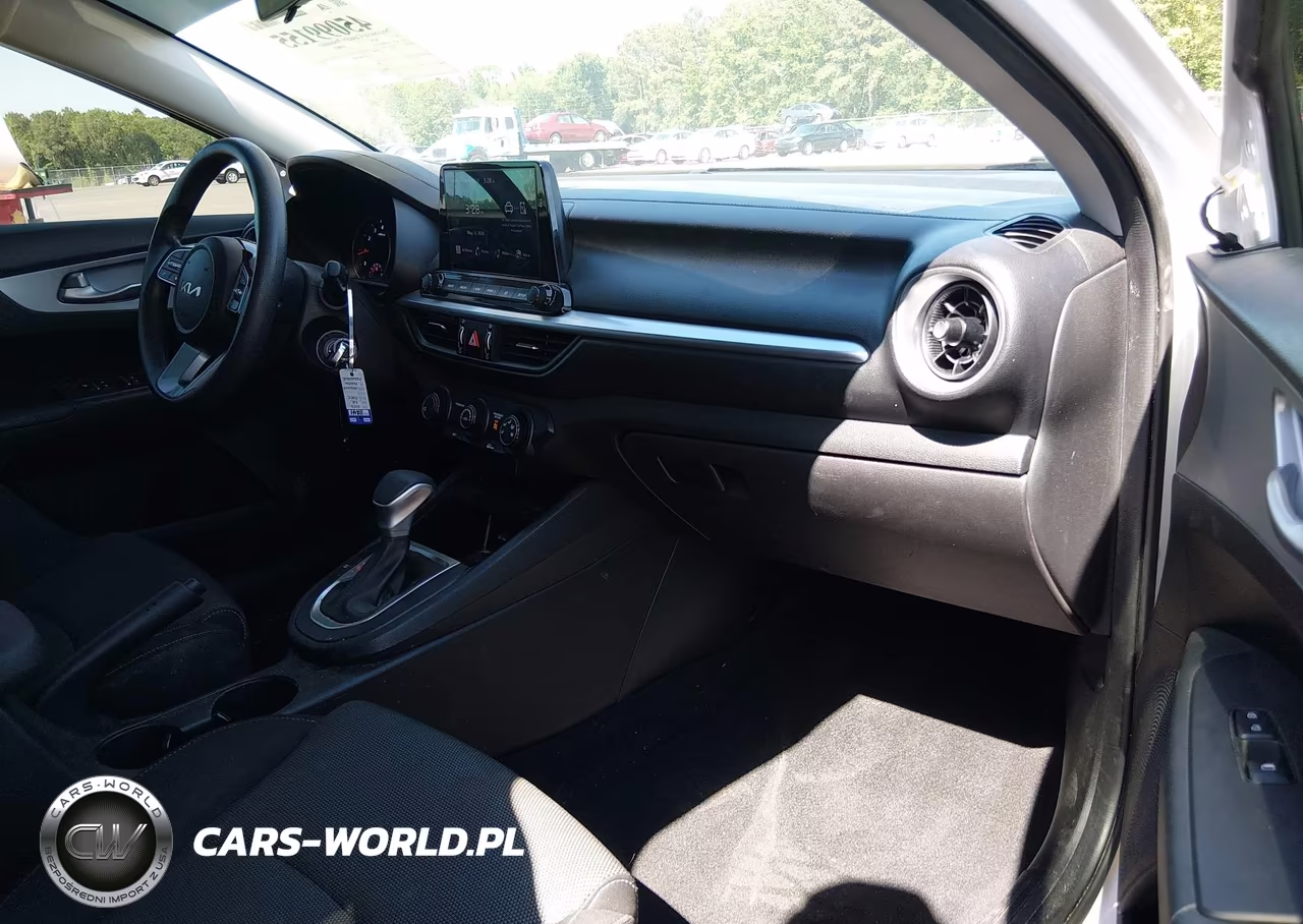 2023 Kia Forte Lxs VIN:3KPF24AD8PE631934 - 5