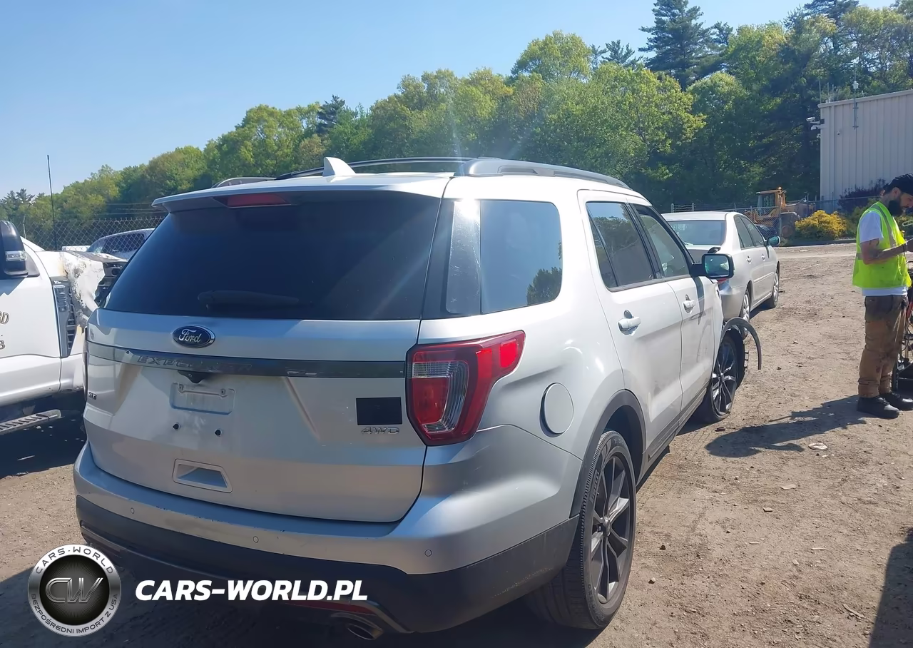 2017 Ford Explorer Xlt VIN:1FM5K8D80HGA72314 - 4