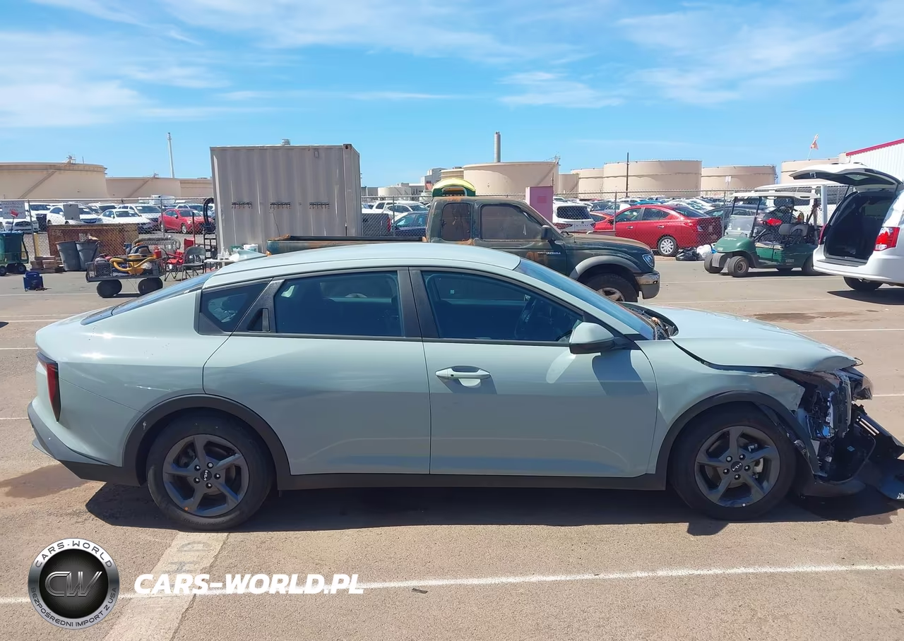 2025 Kia K4 Lxs VIN:3KPFT4DE9SE193905 - 13