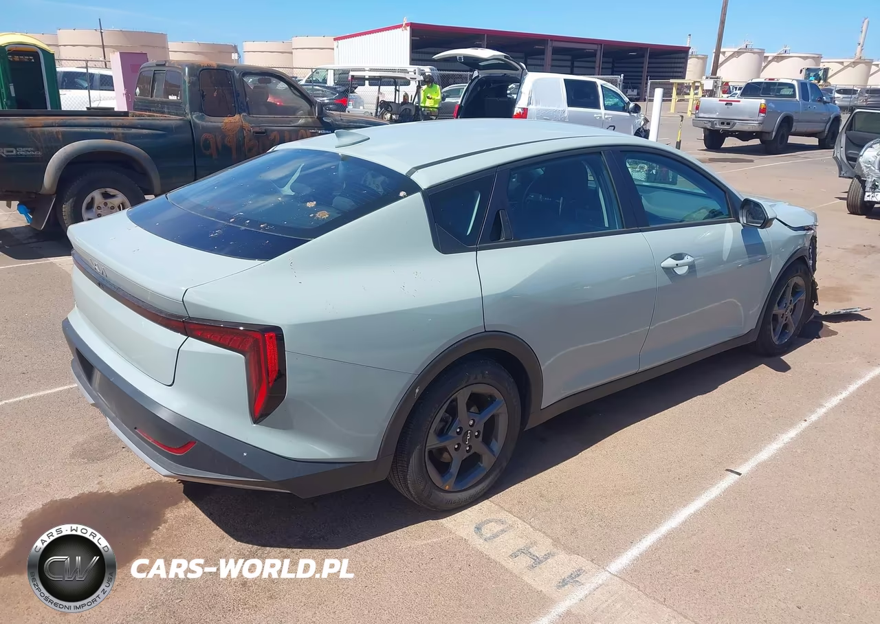 2025 Kia K4 Lxs VIN:3KPFT4DE9SE193905 - 4