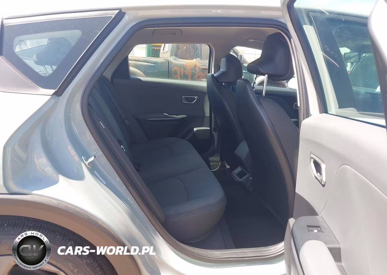 2025 Kia K4 Lxs VIN:3KPFT4DE9SE193905 - 8