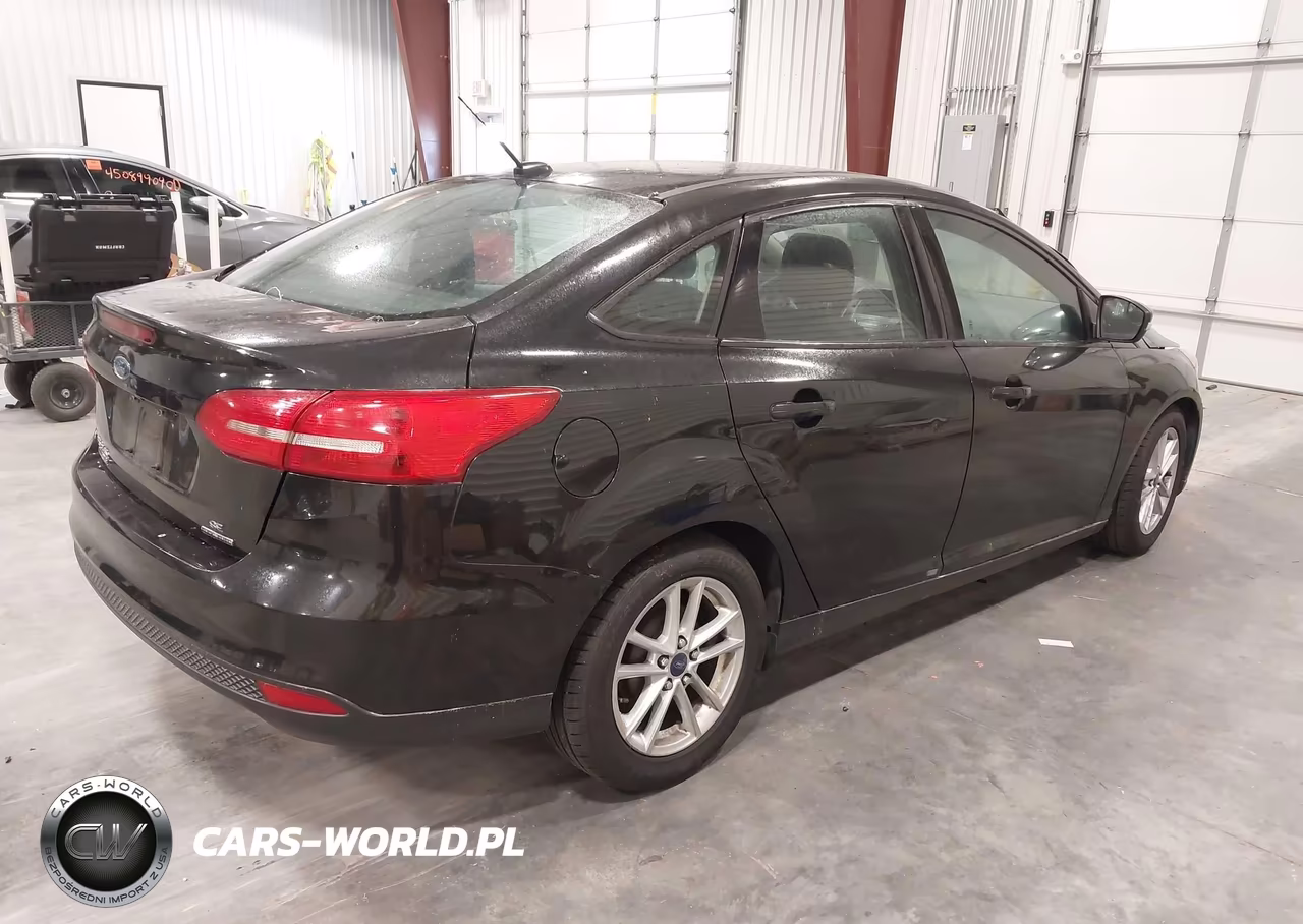 2015 Ford Focus Se VIN:1FADP3F24FL306137 - 4