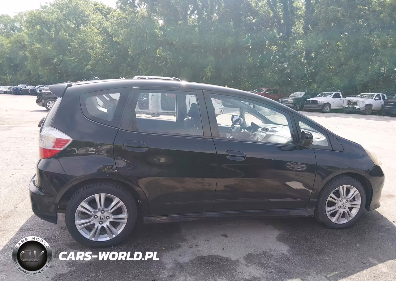 2011 Honda Fit Sport VIN:JHMGE8H55BS001987 - 14