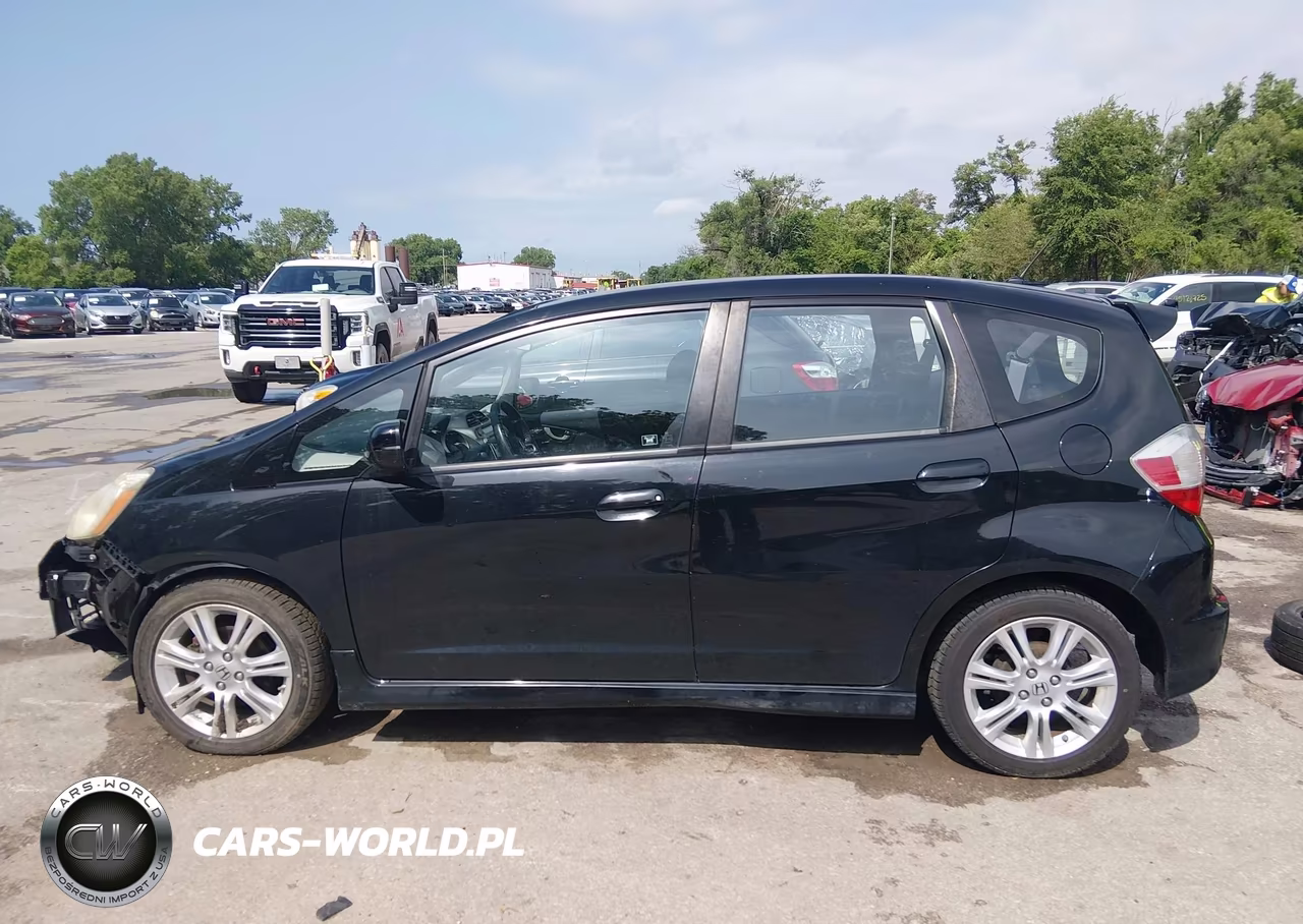 2011 Honda Fit Sport VIN:JHMGE8H55BS001987 - 15