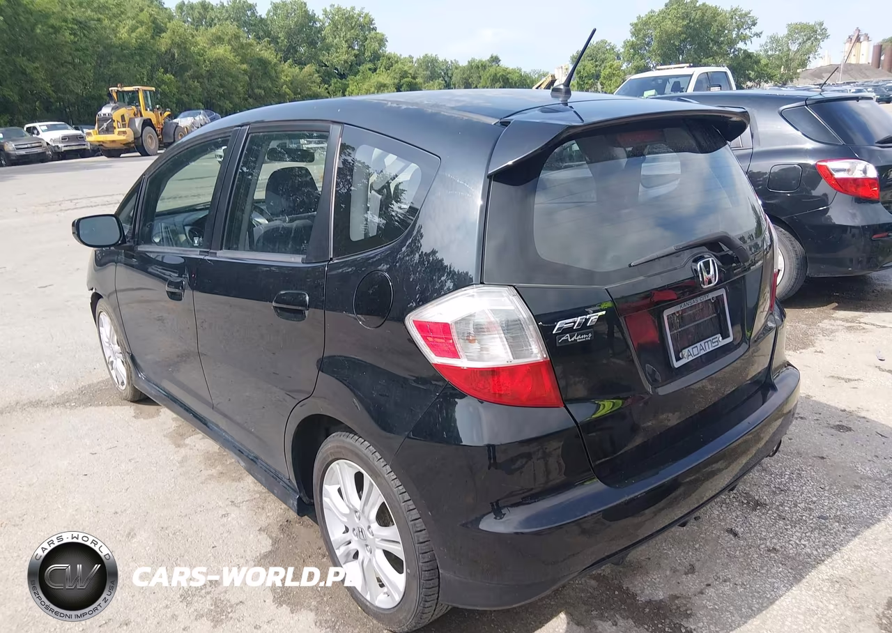 2011 Honda Fit Sport VIN:JHMGE8H55BS001987 - 3