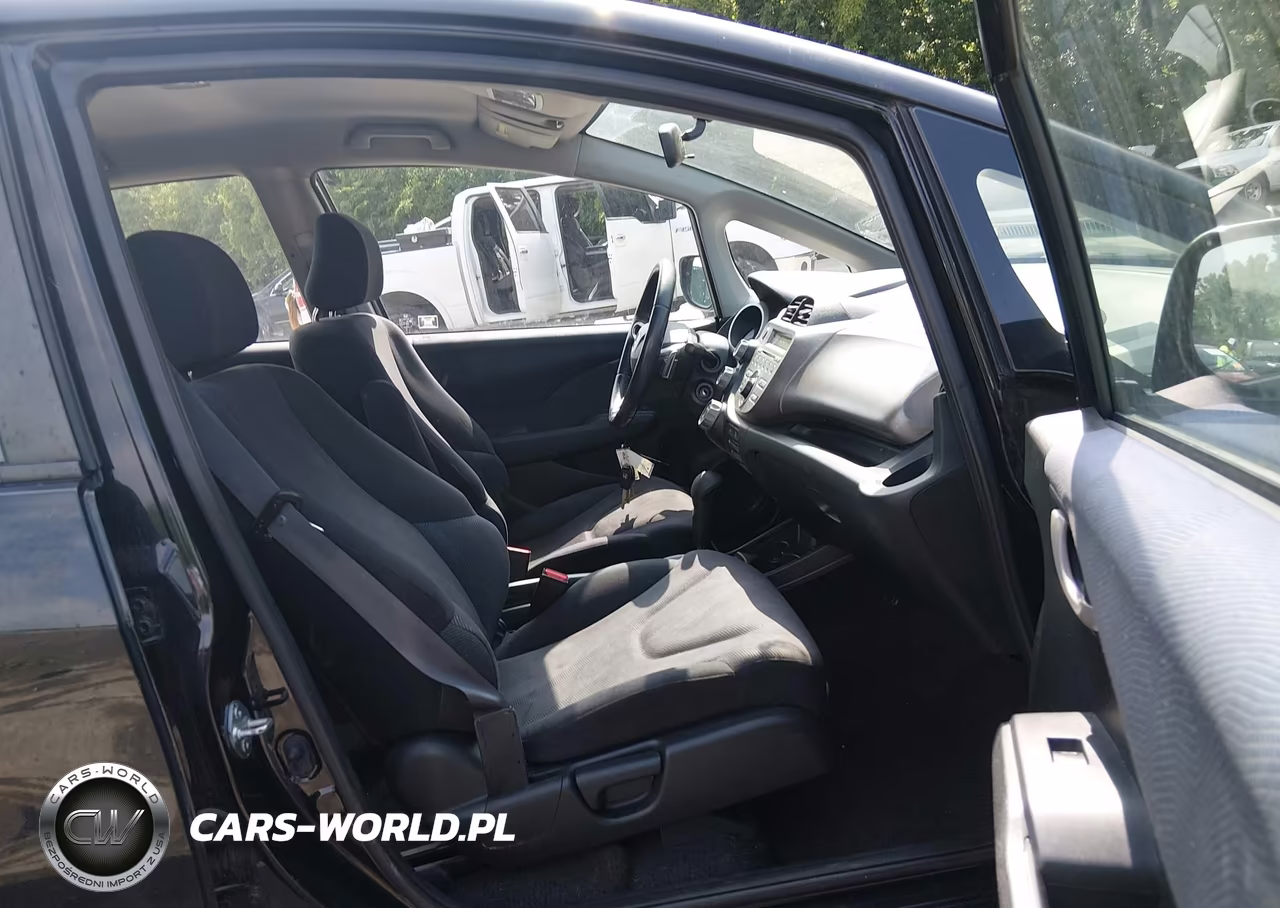 2011 Honda Fit Sport VIN:JHMGE8H55BS001987 - 5