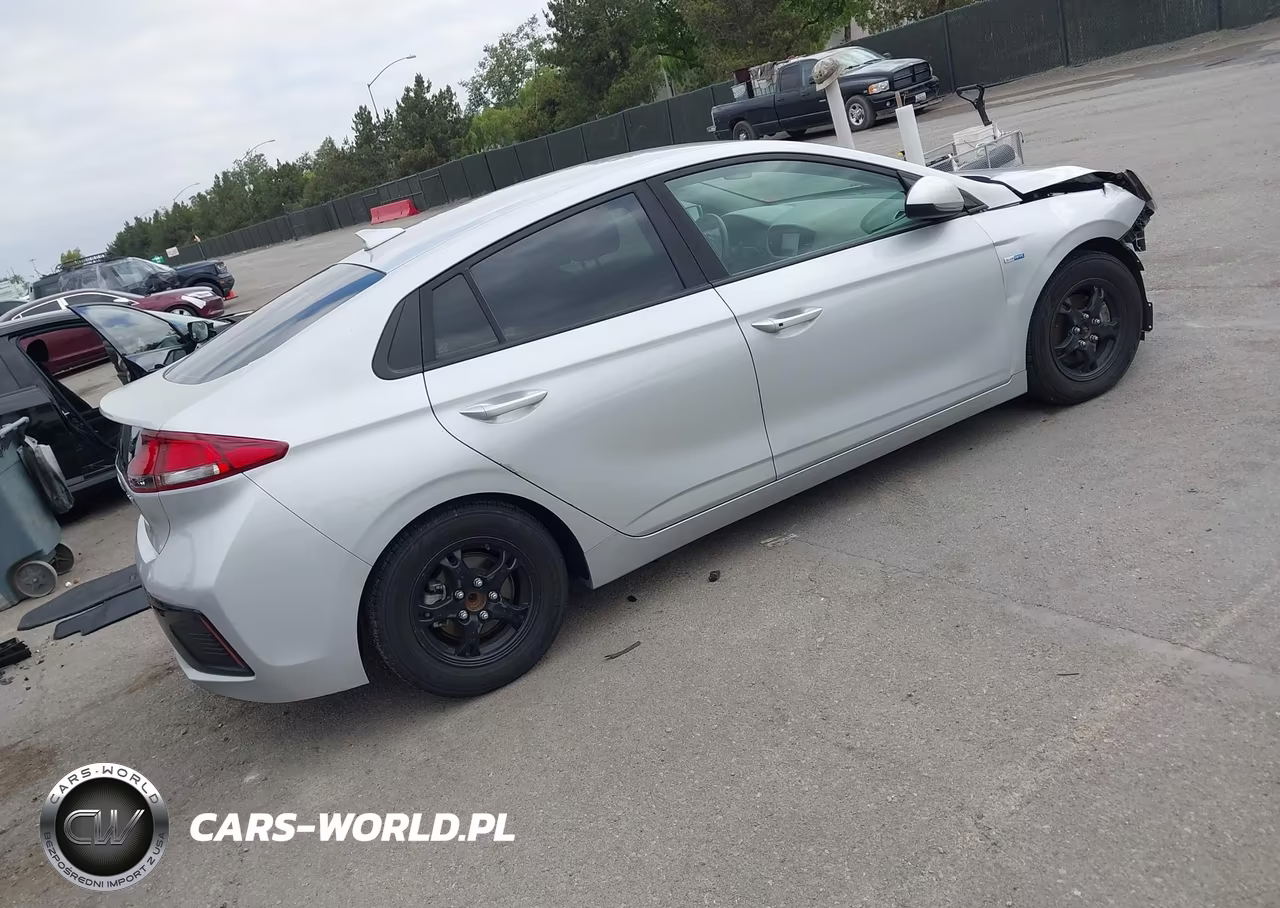 2018 Hyundai Ioniq Hybrid Blue VIN:KMHC65LC5JU097586 - 4