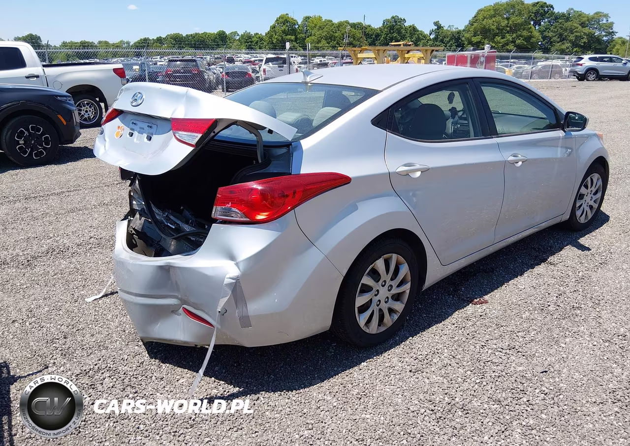 2013 Hyundai Elantra Gls VIN:5NPDH4AE4DH226630 - 4