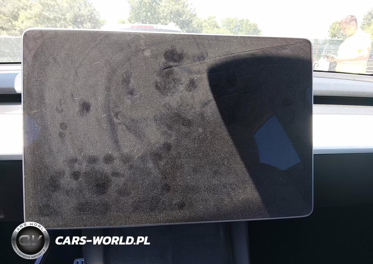 2022 Tesla Model Y Performance Dual Motor All-Wheel Drive VIN:7SAYGDEF5NF522847 - 16