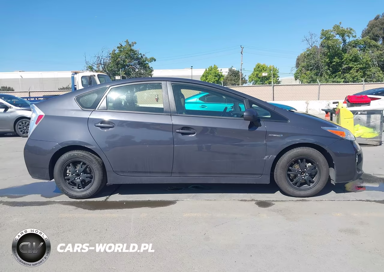 2014 Toyota Prius Three VIN:JTDKN3DU1E0375489 - 13