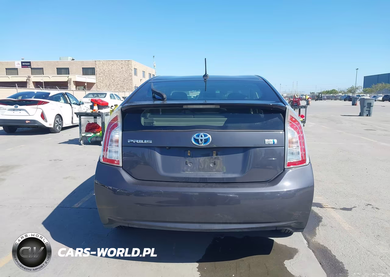 2014 Toyota Prius Three VIN:JTDKN3DU1E0375489 - 16