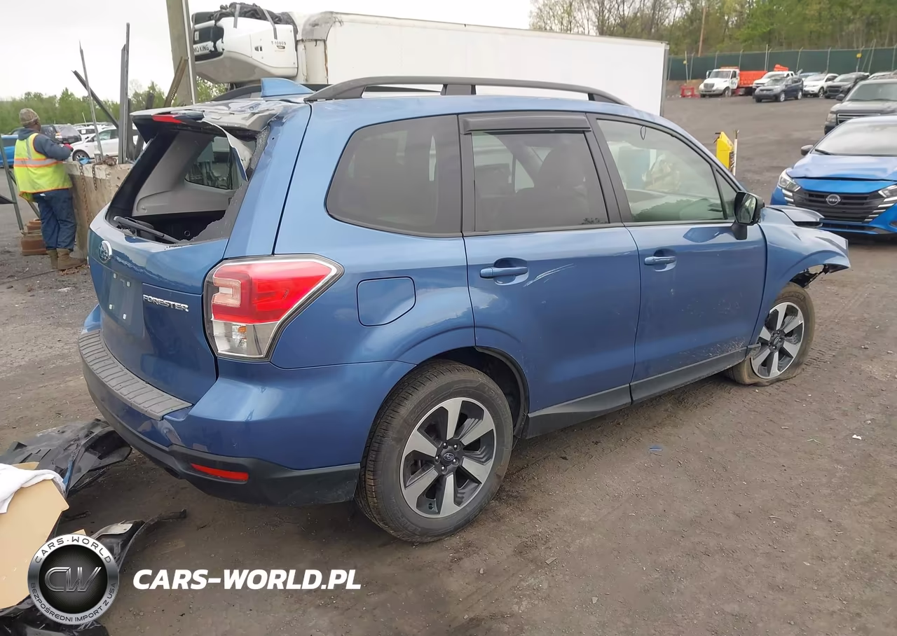 2018 Subaru Forester 2.5I Premium VIN:JF2SJAGC2JH441533 - 4