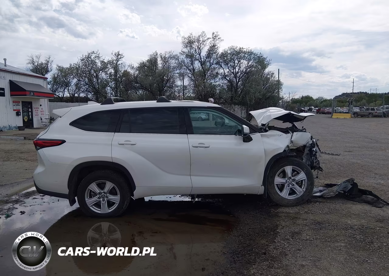 2020 Toyota Highlander Le VIN:5TDBZRBHXLS035801 - 13