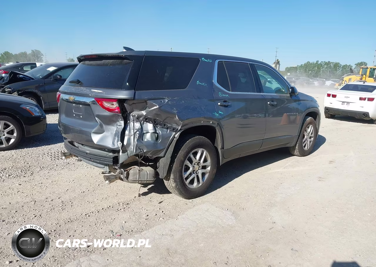 2019 Chevrolet Traverse Ls VIN:1GNERFKW3KJ153296 - 4